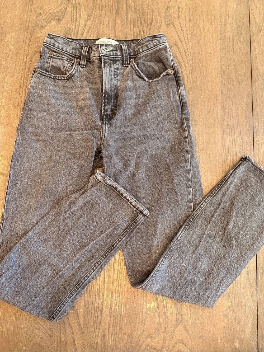 Abercrombie & Fitch ’90s Straight Jeans — Size 24 Regular — Charcoal Gray